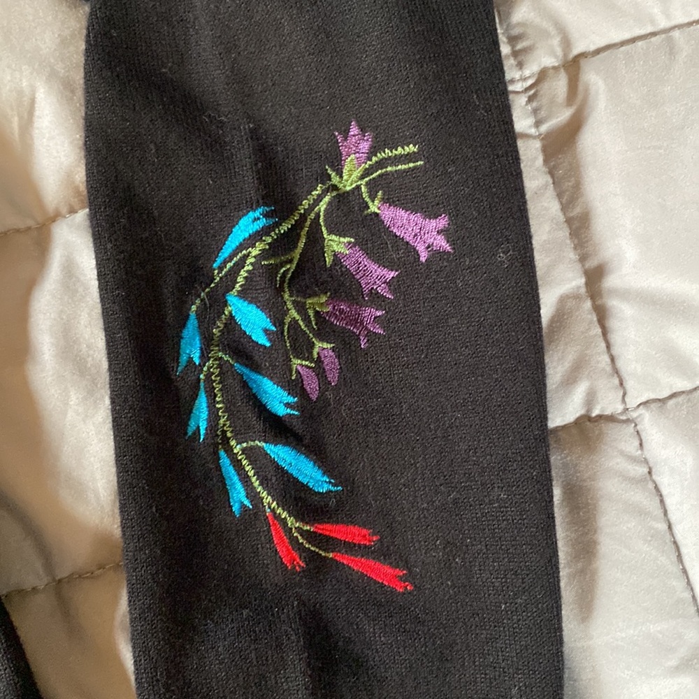 Embroidered sweater - Picture 3 of 6